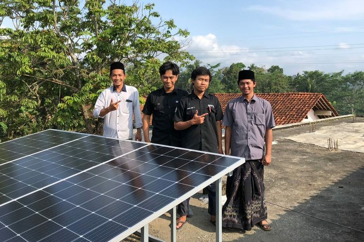 Berkat Tenaga Surya, Tagihan Listrik Ponpes di Banjarnegara Berkurang Setengah